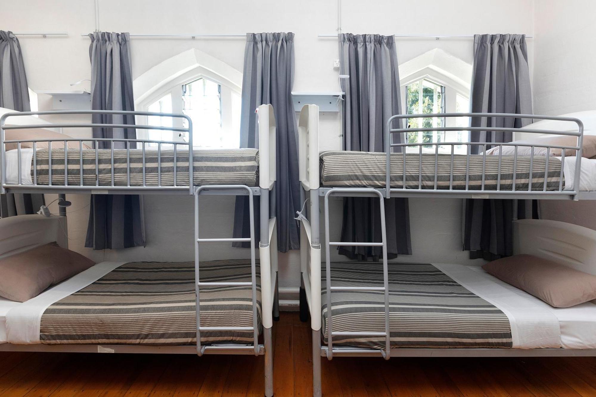 Single Bed 10-Bed Mixed Dormitory Room