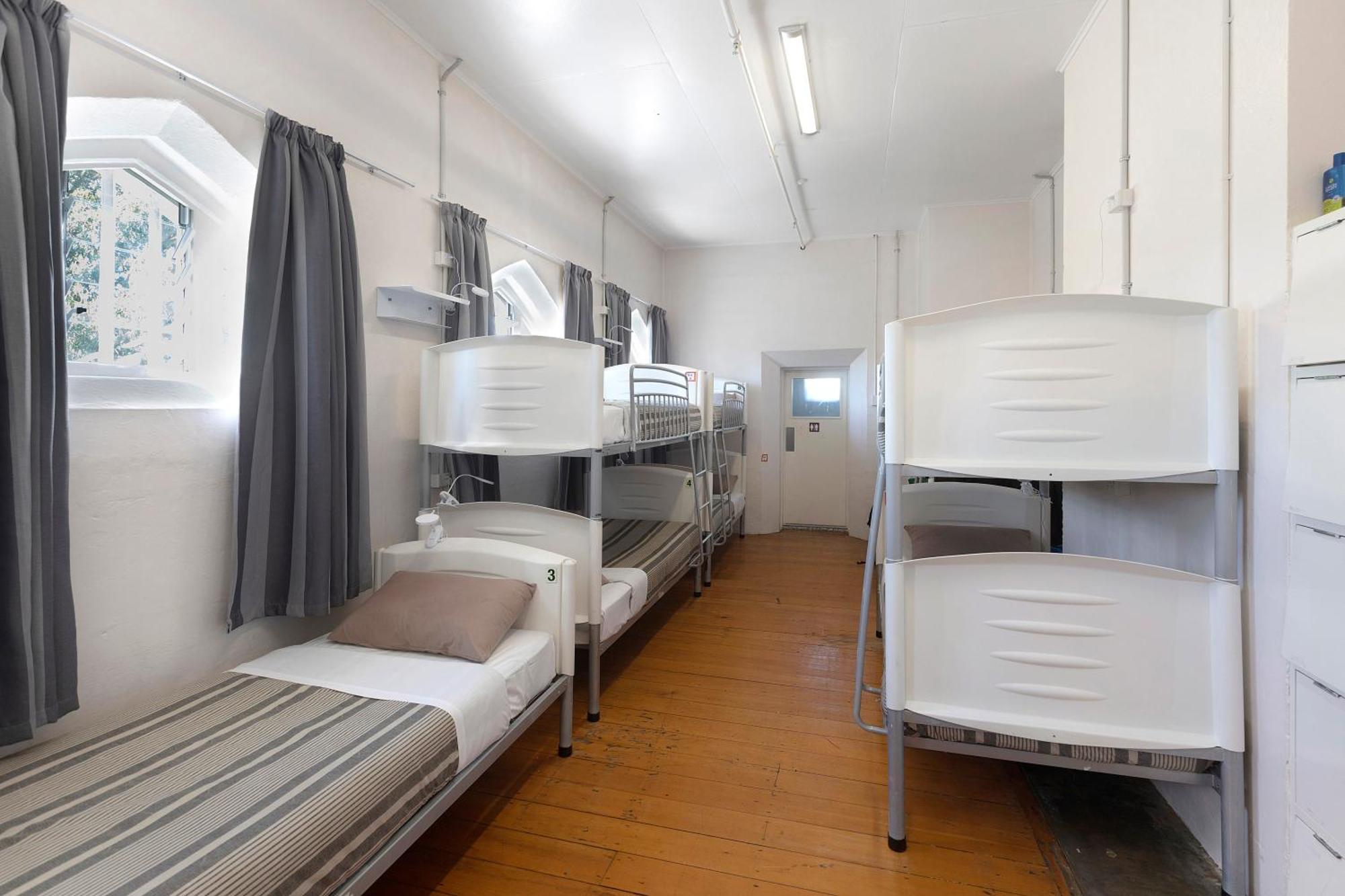 Single Bed 10-Bed Mixed Dormitory Room